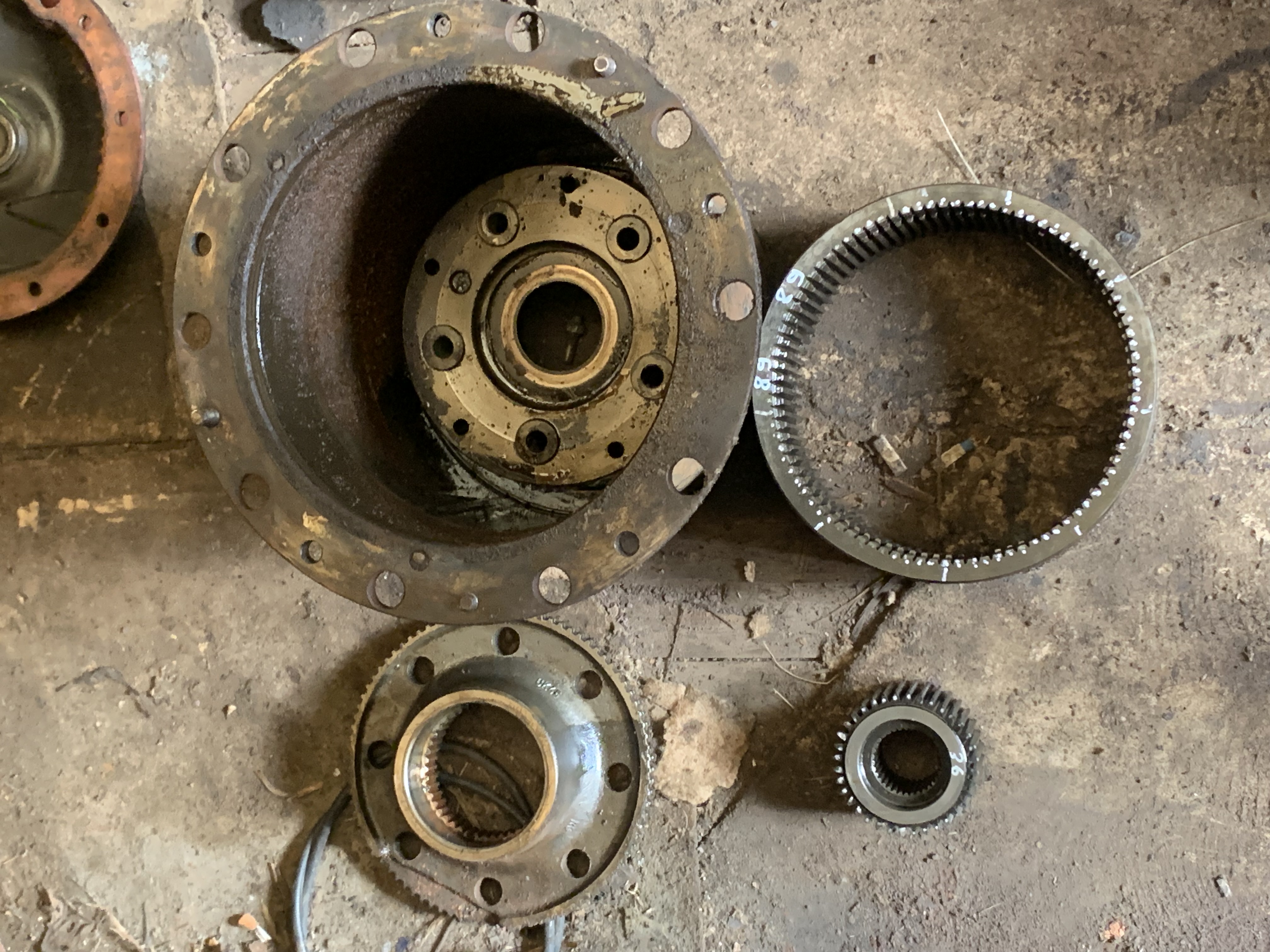 Бортовой редуктор Бортовая барабанные тормоза мерседес 6X4 89 36/26 40